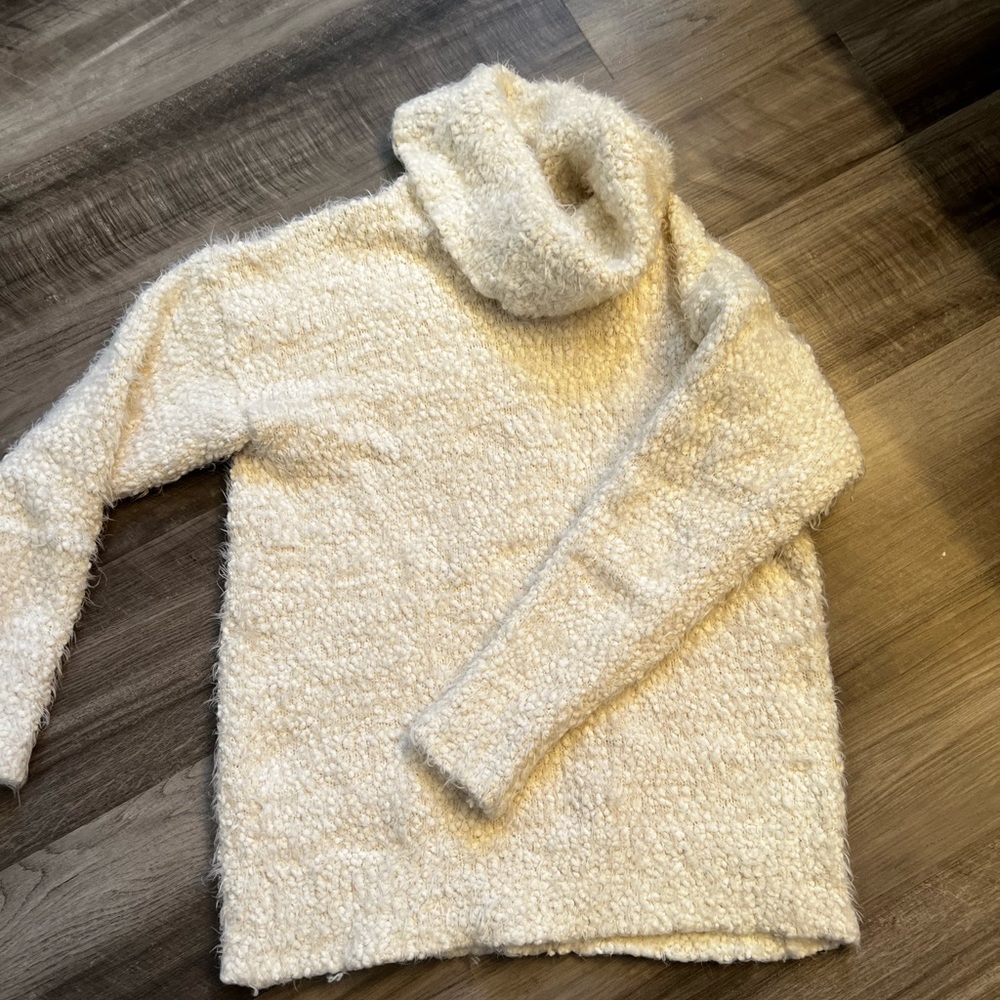 Forever 21 super soft sweater size medium